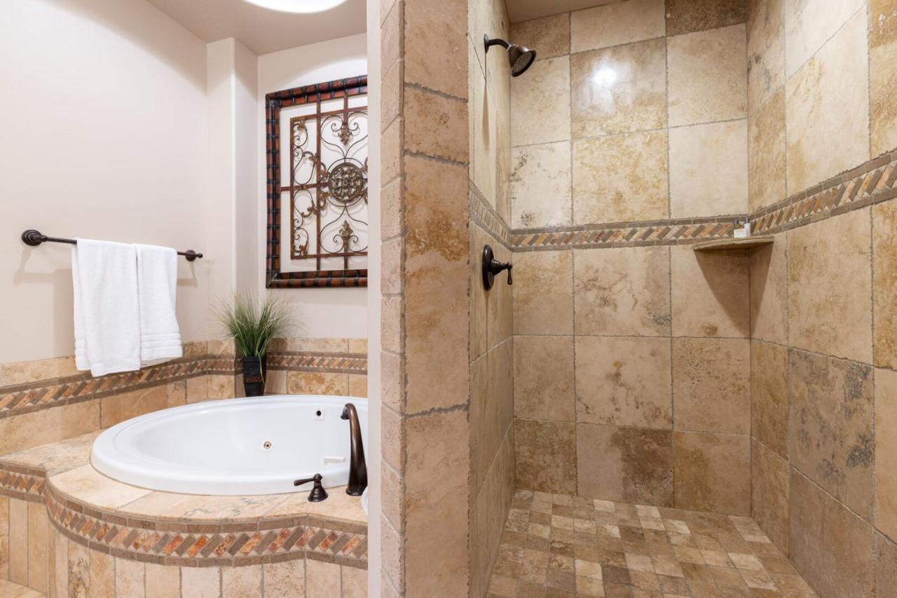 הוריקיין D5-Coral Springs Poolside-Ground Floor 3-Bedroom Hillside View חדר תמונה