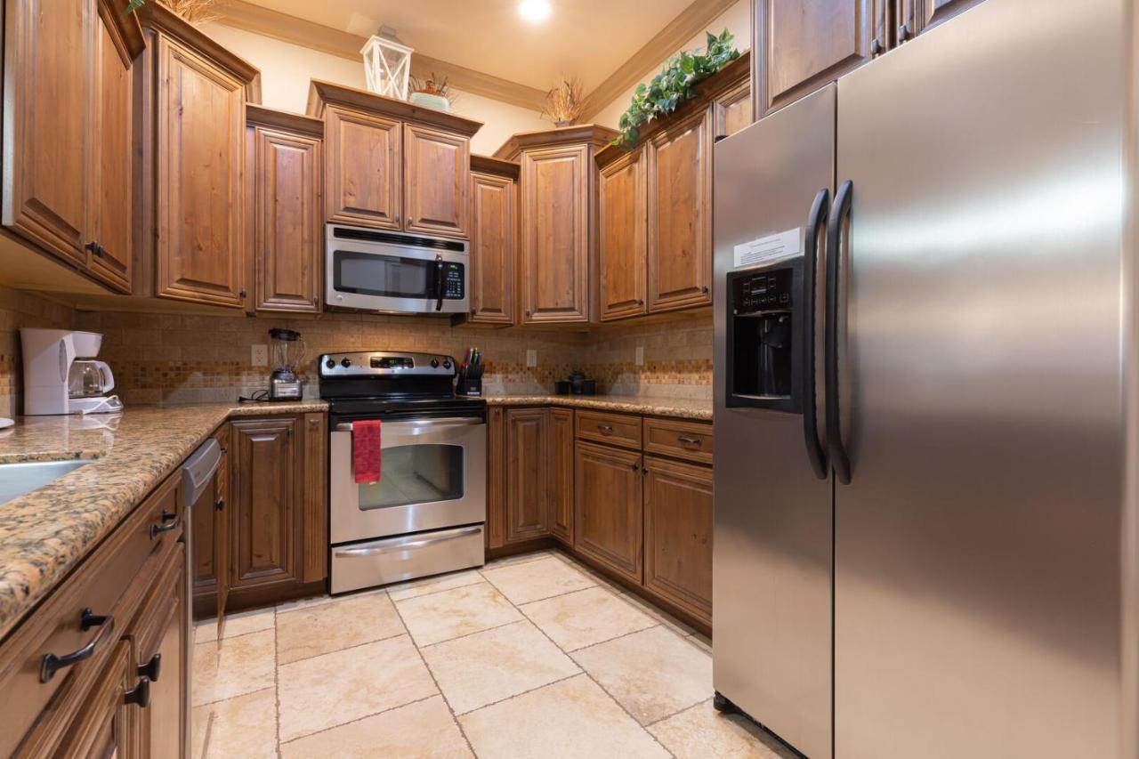 הוריקיין D5-Coral Springs Poolside-Ground Floor 3-Bedroom Hillside View חדר תמונה