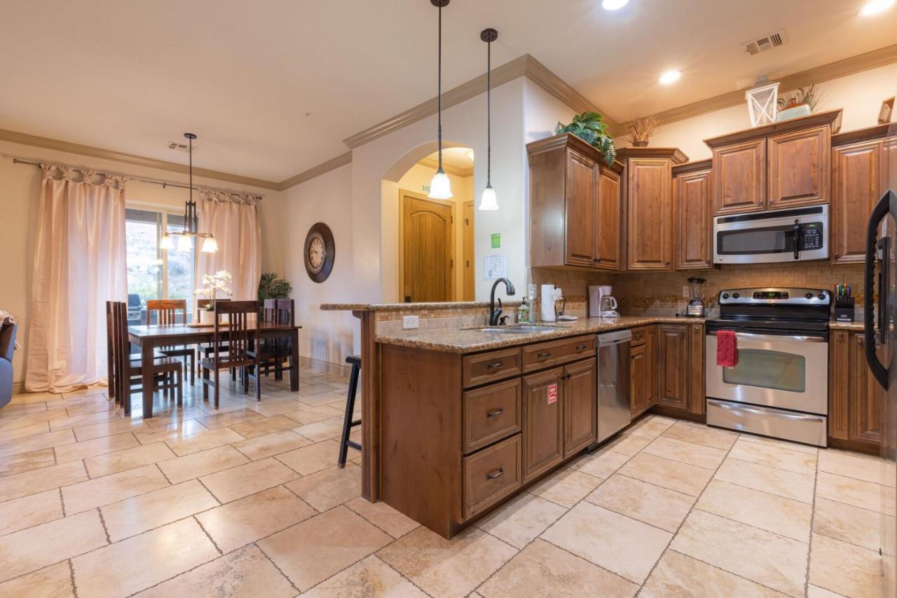 הוריקיין D5-Coral Springs Poolside-Ground Floor 3-Bedroom Hillside View חדר תמונה