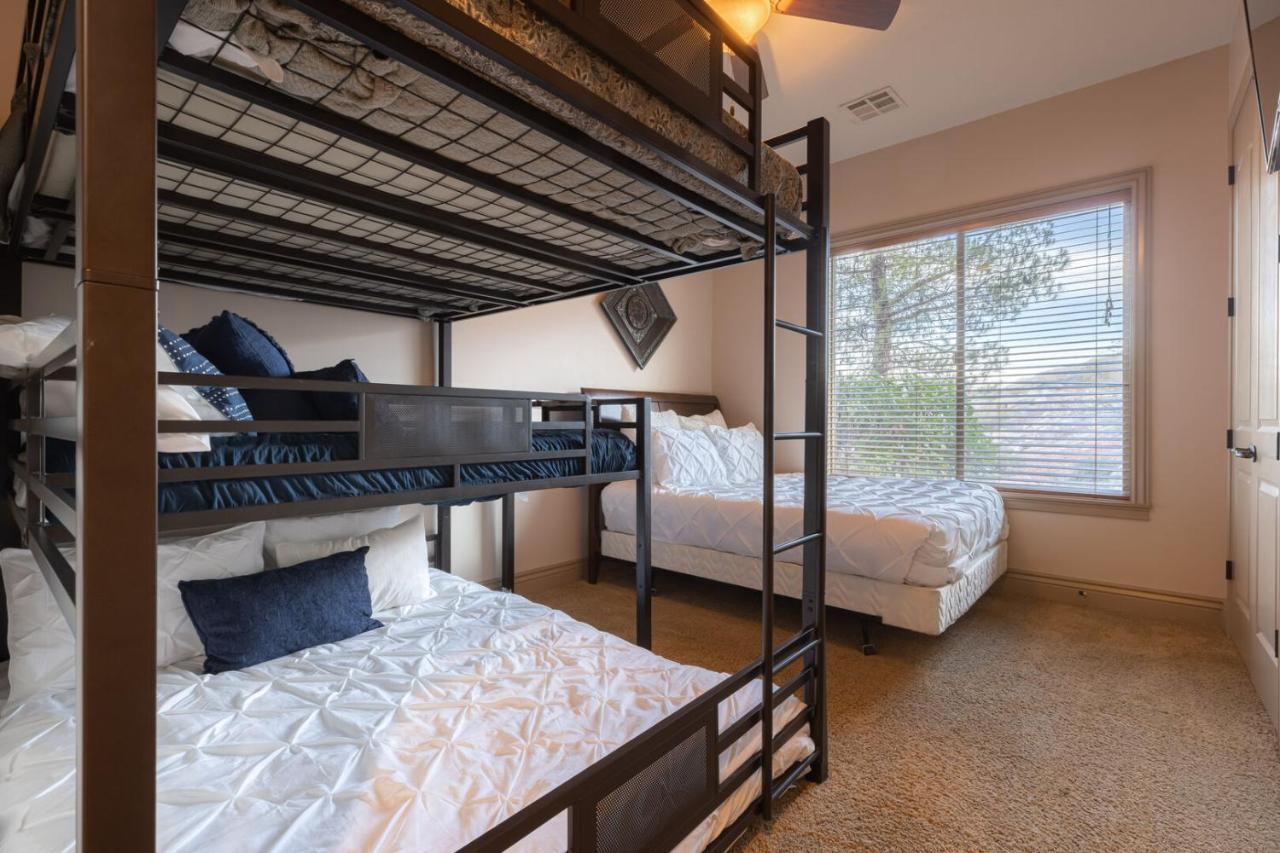 הוריקיין D5-Coral Springs Poolside-Ground Floor 3-Bedroom Hillside View חדר תמונה