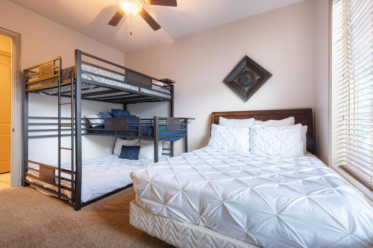 הוריקיין D5-Coral Springs Poolside-Ground Floor 3-Bedroom Hillside View חדר תמונה