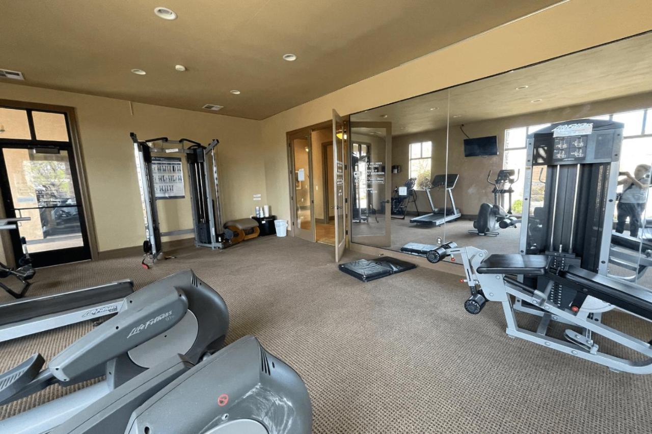 הוריקיין D5-Coral Springs Poolside-Ground Floor 3-Bedroom Hillside View חדר תמונה